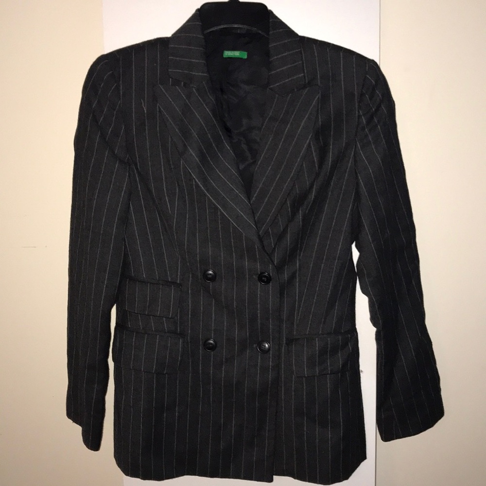 Trendy‎ classic Blazer ! Italian Pinstriped Blazer